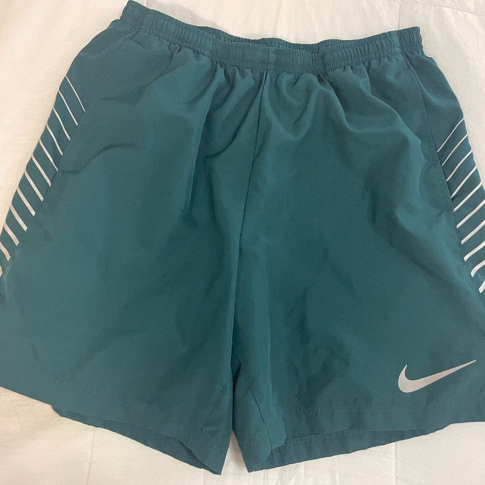 Nike Challenger Running Shorts Green Size M